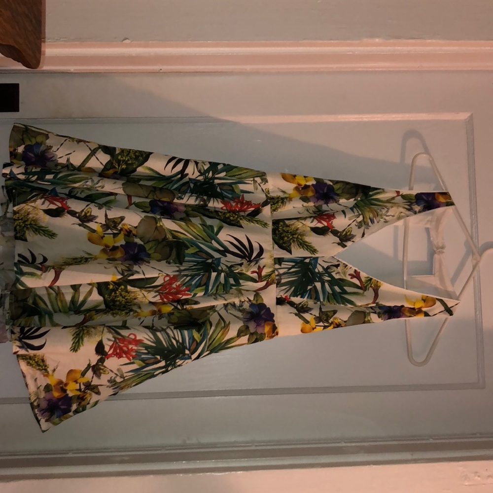 Stunning party dress with orchid details